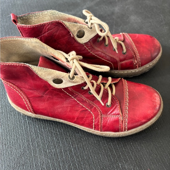 Stylish Red Leather Ankle Boots - Picture 1 of 4